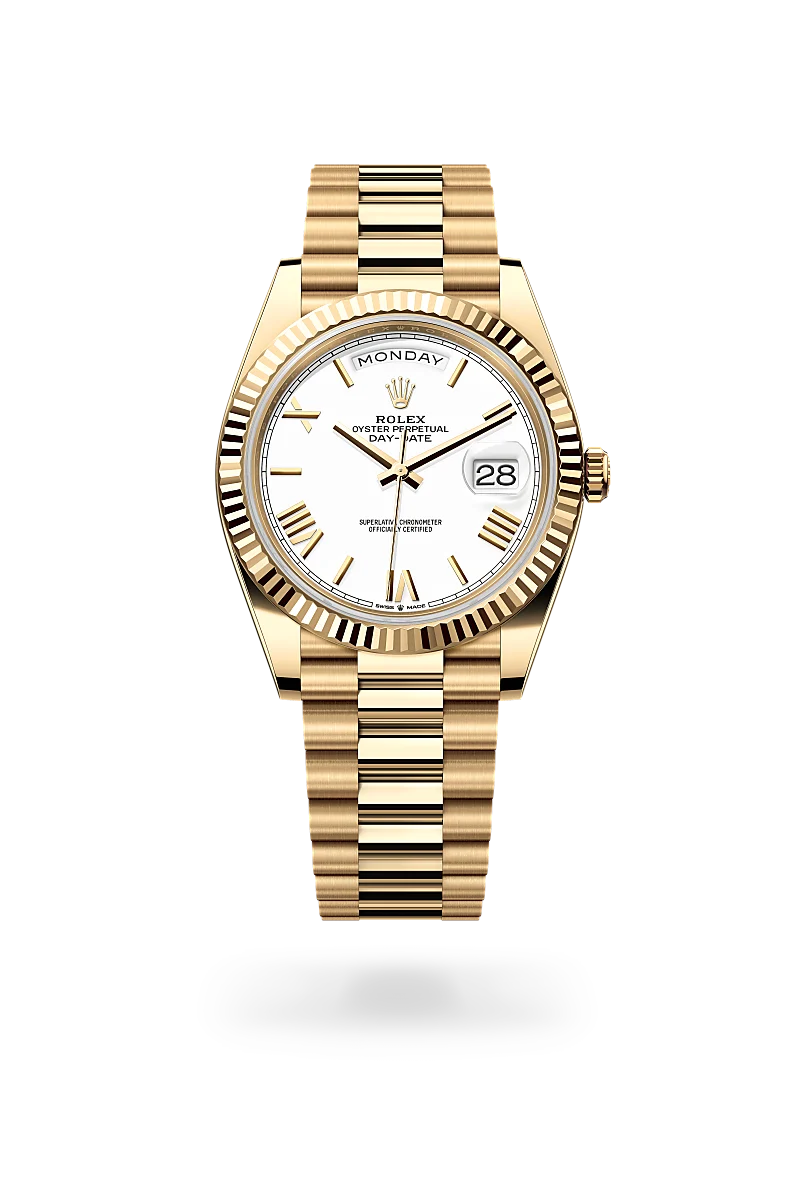 Rolex Day-Date 40 in 18K黃金 with 白色 dial, 三角坑紋 bezel, and 元首型（President），三格拱形鏈節 bracelet